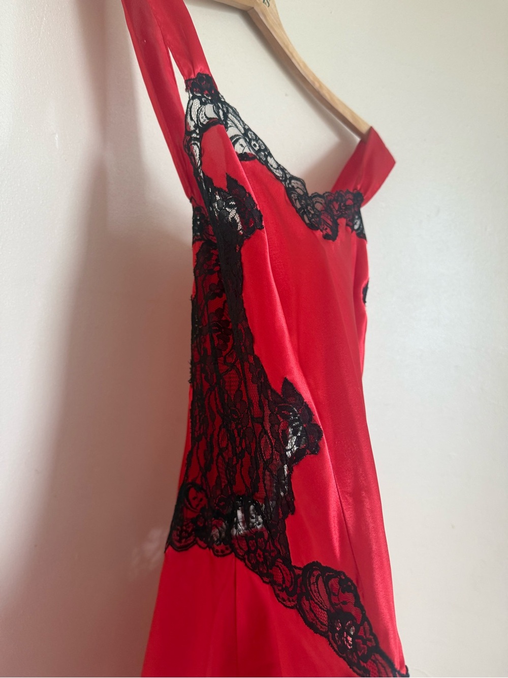 Victoria’s Secret Vintage Valentine’s Day Rare Red Heart Set w/ Robe & Chemise - Picture 6 of 13